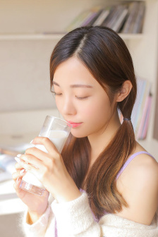 肉妇春潮干柴烈火ⅩXX视频